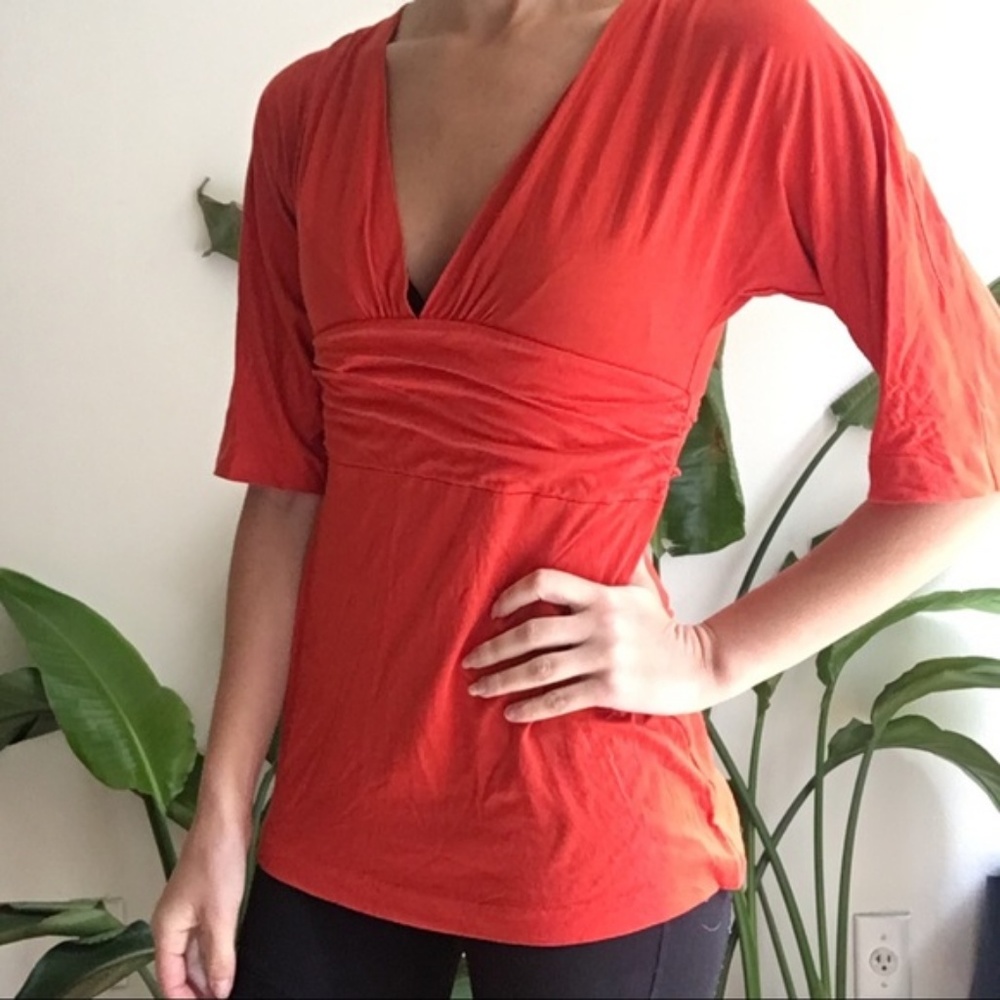 BR red-orange silk/cotton v-neck half-sleeve top